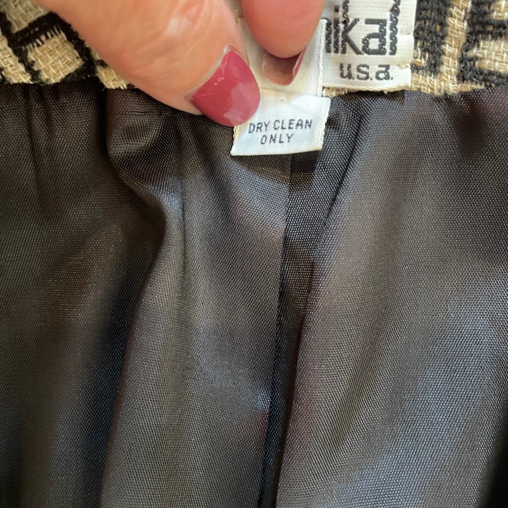 Karen Mikal Black and Tan Patterned Blazer - Picture 10 of 11